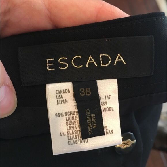 ESCADA pencil skirt with lovely buttons - Picture 2 of 8